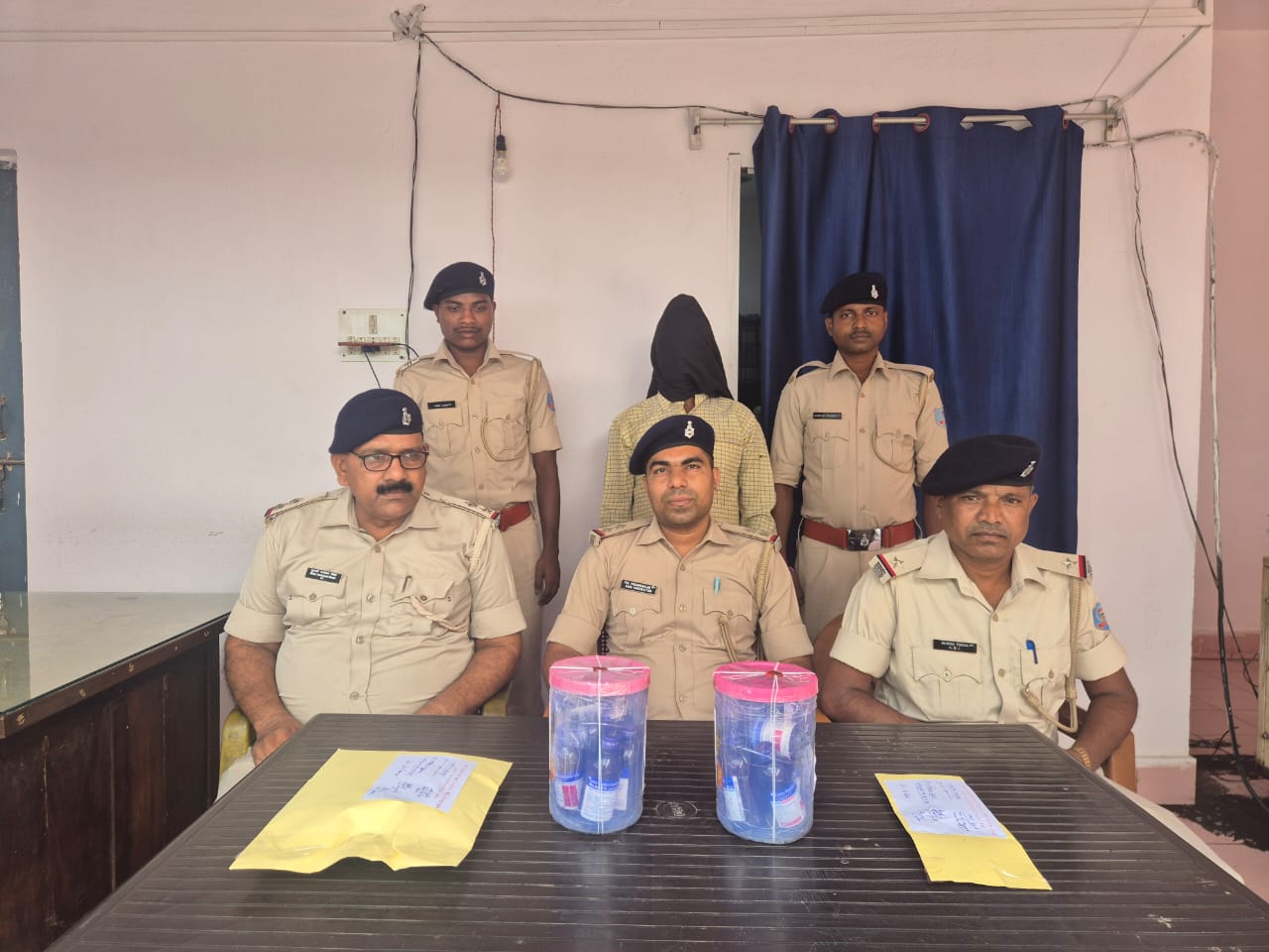 साहिबगंज: कफ सिरप खरीद बिक्री करने वाले आरोपी को पुलिस ने किया गिरफ्तार  