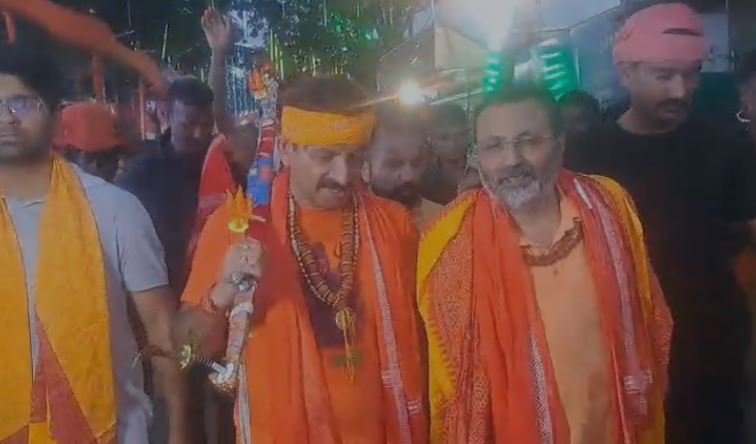 भाजपा के स्टार नेता मनोज तिवारी ने सुल्तानगंज से शुरू की कावड़ यात्रा, बीच रास्ते सांसद निशिकांत भी हुए शामिल