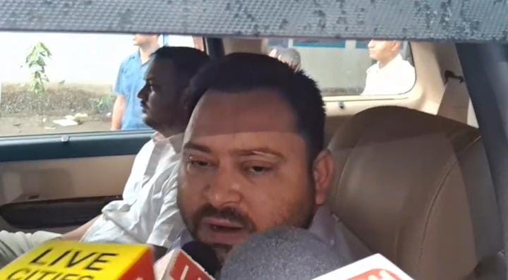 दो EPIC कार्ड होना गंभीर अपराध! तेजस्वी यादव के दो वोटर ID के मामले पकड़ा तूल, NDA ने की कार्रवाई की मांग