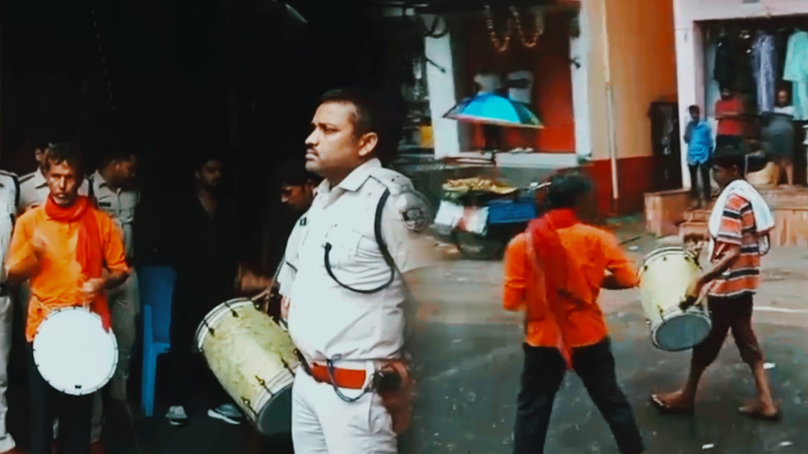 अज़ब गज़ब ! मोतिहारी पुलिस ने ढोल-नगाड़े के साथ राजन हत्याकांड के 9 आरोपियों के घर चिपकाया इश्तेहार