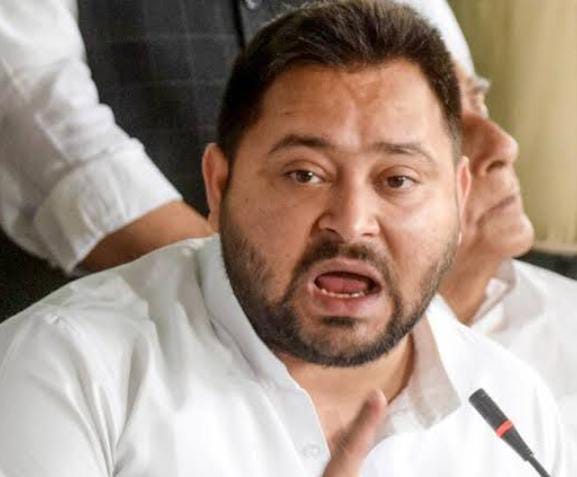 Bihar Politics:तेजस्वी यादव को पटना सदर SDM का नोटिस, EPIC नंबर संबंधी मांगी जानकारी