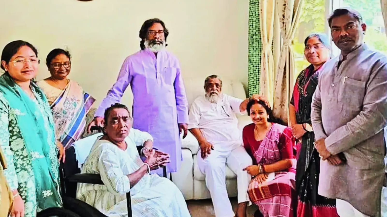 हेमंत से लेकर कल्पना तक सब भावुक होकर सोशल मीडिया पर पूछ रहे-बाबा अब कौन दिखाएगा राह