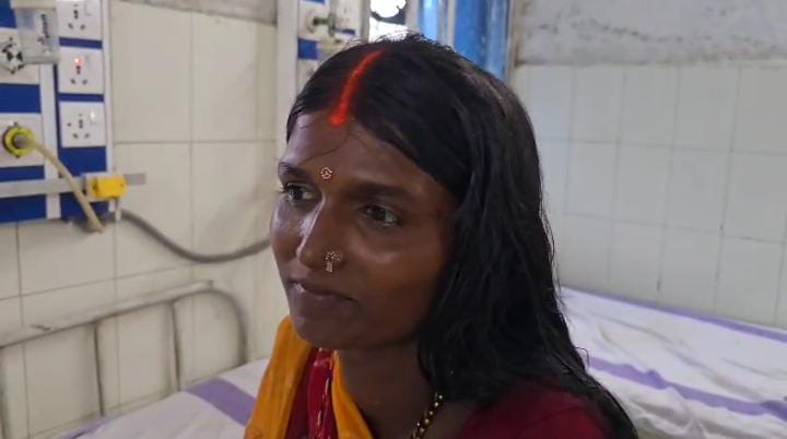 वाह हिम्मत हो तो ऐसी!मवेशी चरा रही महिला को अचानक सांप ने डंसा फिर उसने किया कुछ ऐसा कि हैरान रह गए लोग