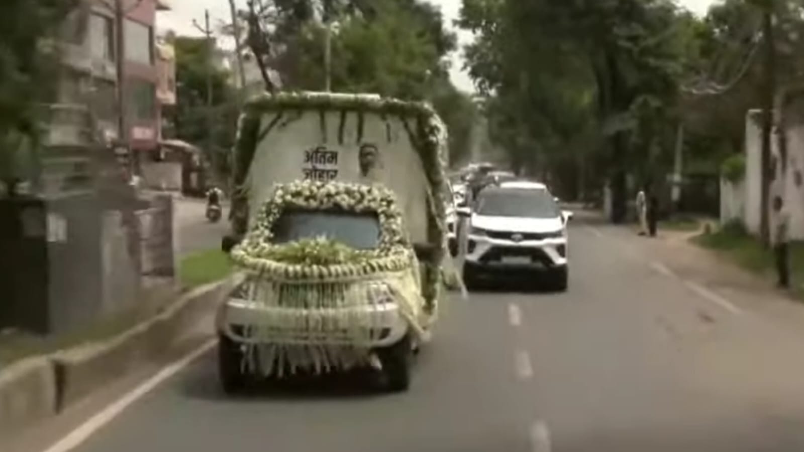 ‘गुरू जी’ को अंतिम जोहार: आवास से विधानसभा के लिए निकली शिबू सोरेन की अंतिम यात्रा