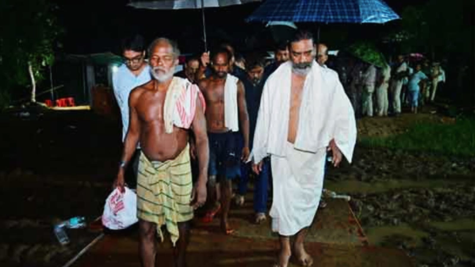 नेमरा का उदास सूरज और एक बेटे का टूटता मन: दिशोम गुरु को याद कर भावुक हुए हेमंत, पिता के श्राद्धकर्म तक नेमरा में ही रहेंगे सीएम