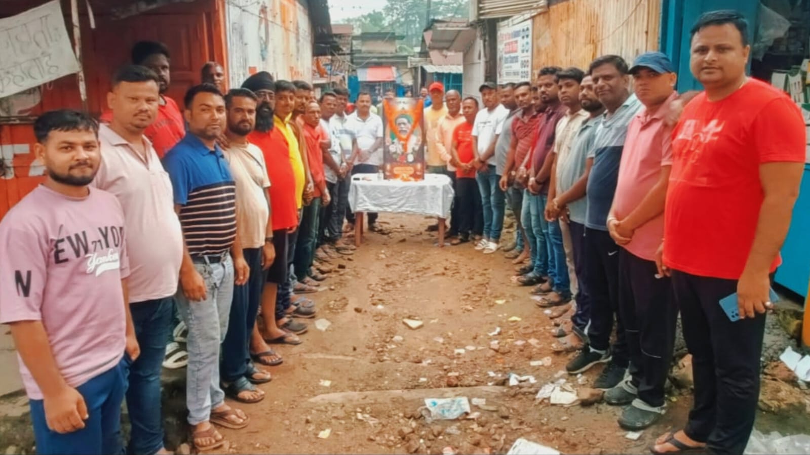 जमशेदपुर: गोलमुरी में “चाय पर चर्चा” ग्रुप ने दिशोम गुरु शिबू सोरेन को दी भावभीनी श्रद्धांजलि, भरे दिल से किया गुरुजी को याद