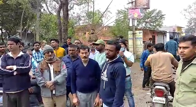 रंगदारी नहीं देने पर दुकानदार के साथ मारपीट, CCTV कैमरे में कैद हुई उत्पात की घटना