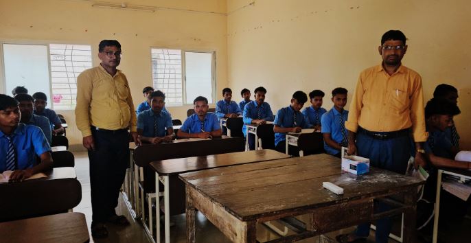 अनुसूचित जनजाति आवासीय विद्यालय में शिक्षा की स्थिति दयनीय  300 बच्चों पर सिर्फ 7 शिक्षक, जिम्मेदार मौन!