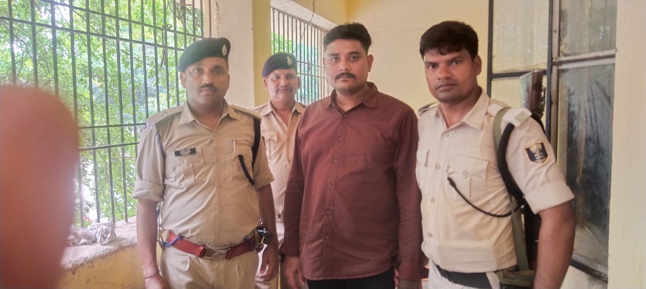 मोतिहारी के चर्चित राजन हत्याकांड का मुख्य अभियुक्त राजा सिंह ने किया सरेंडर, पढ़े मामले पर एसपी ने क्या कहा