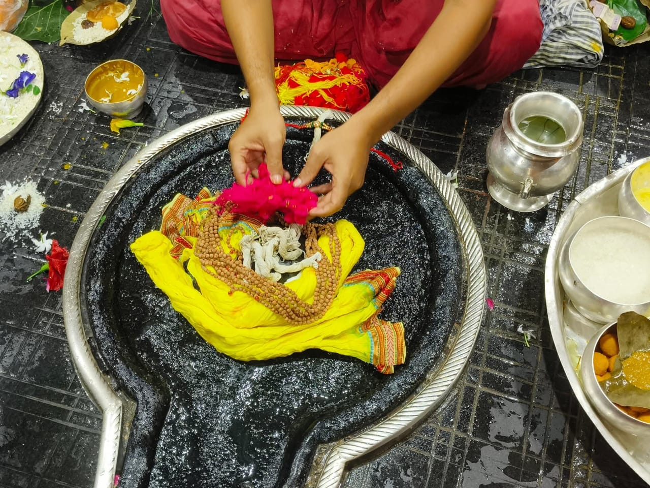 श्रावण पूर्णिमा के साथ राखी आज, बाबा को अर्पित किया गया रक्षा सूत्र, दोपहर बाद से बाबा बैद्यनाथ मंदिर में शुरू हो जाएगा स्पर्श पूजा