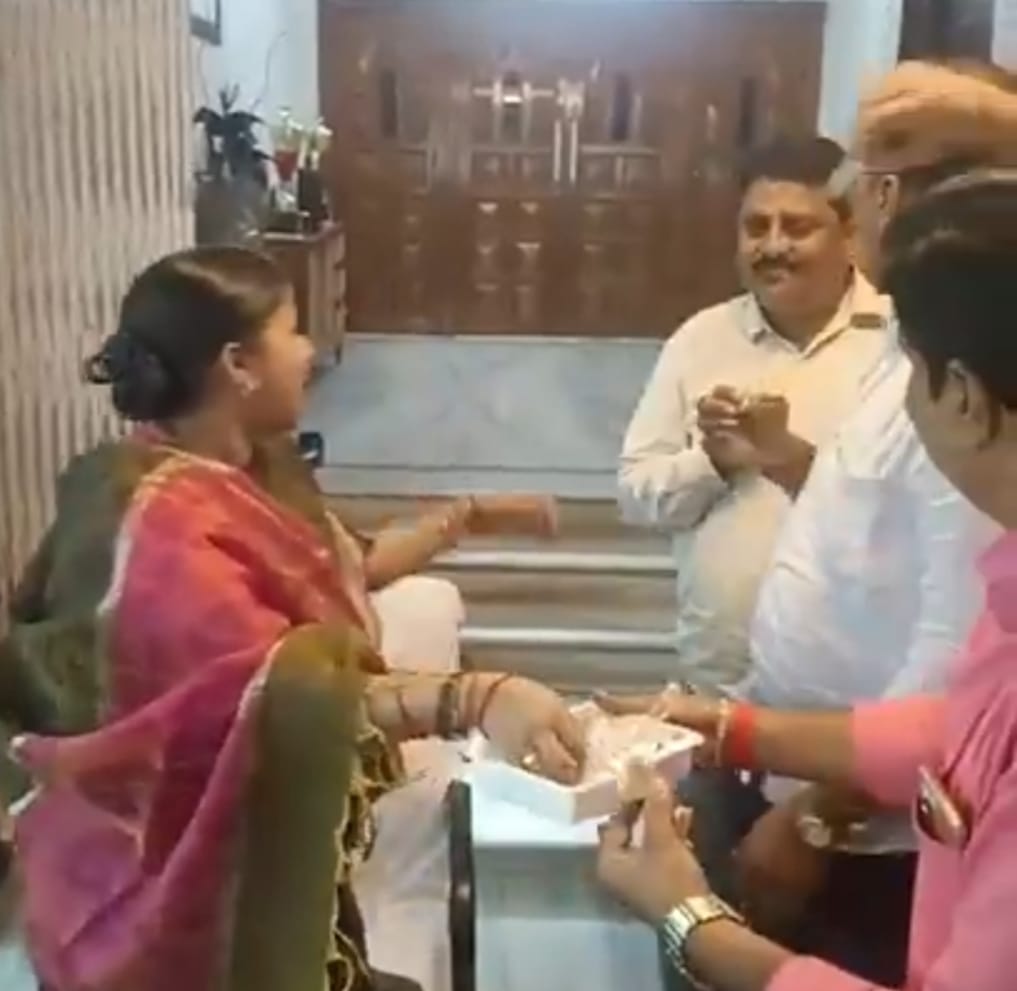 पूर्व विधायक संजीव सिंह को सुप्रीम कोर्ट से जमानत पर जश्न तो है लेकिन उन्हें इन शर्तो का करना होगा पालन