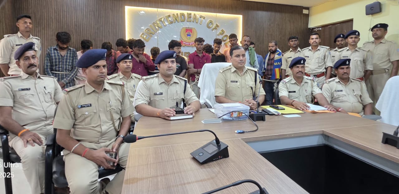 साहिबगंज के बरहेट में सरकारी पाइप चोरी का हुआ पर्दाफाश, 16 गिरफ्तार, पुलिस ने तीन वाहनों को भी किया जब्त