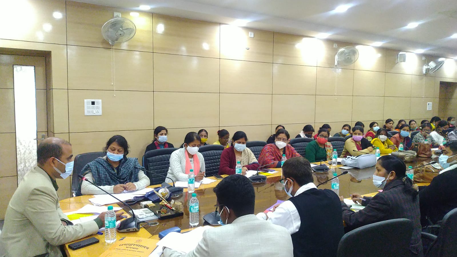 हेल्थ वर्कर को लेना होगा बूस्टर डोज - उपायुक्त