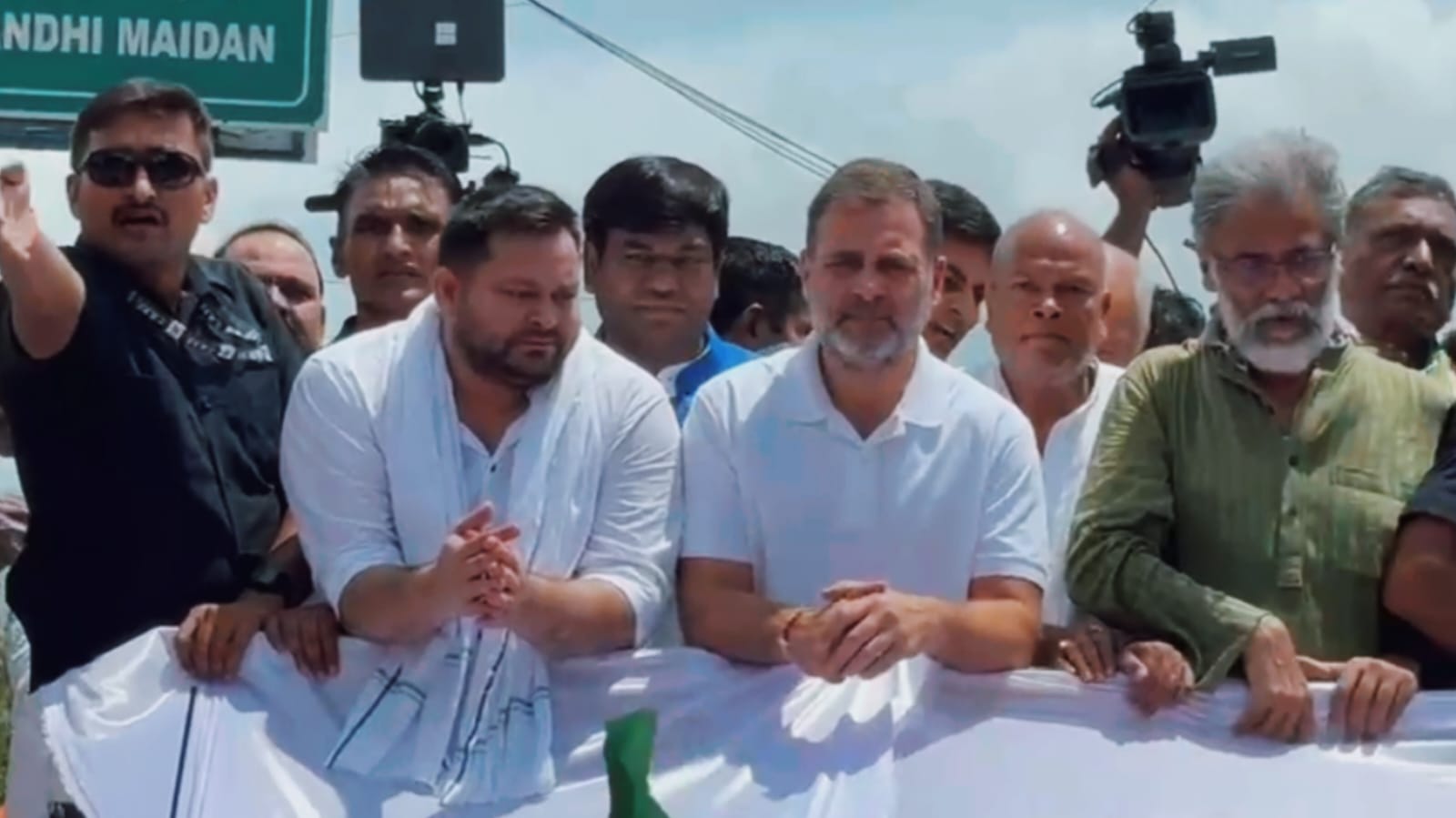 राहुल गांधी की ‘वोट अधिकार यात्रा’ का शेड्यूल जारी, तेजस्वी यादव और मुकेश सहनी भी रहेंगे साथ