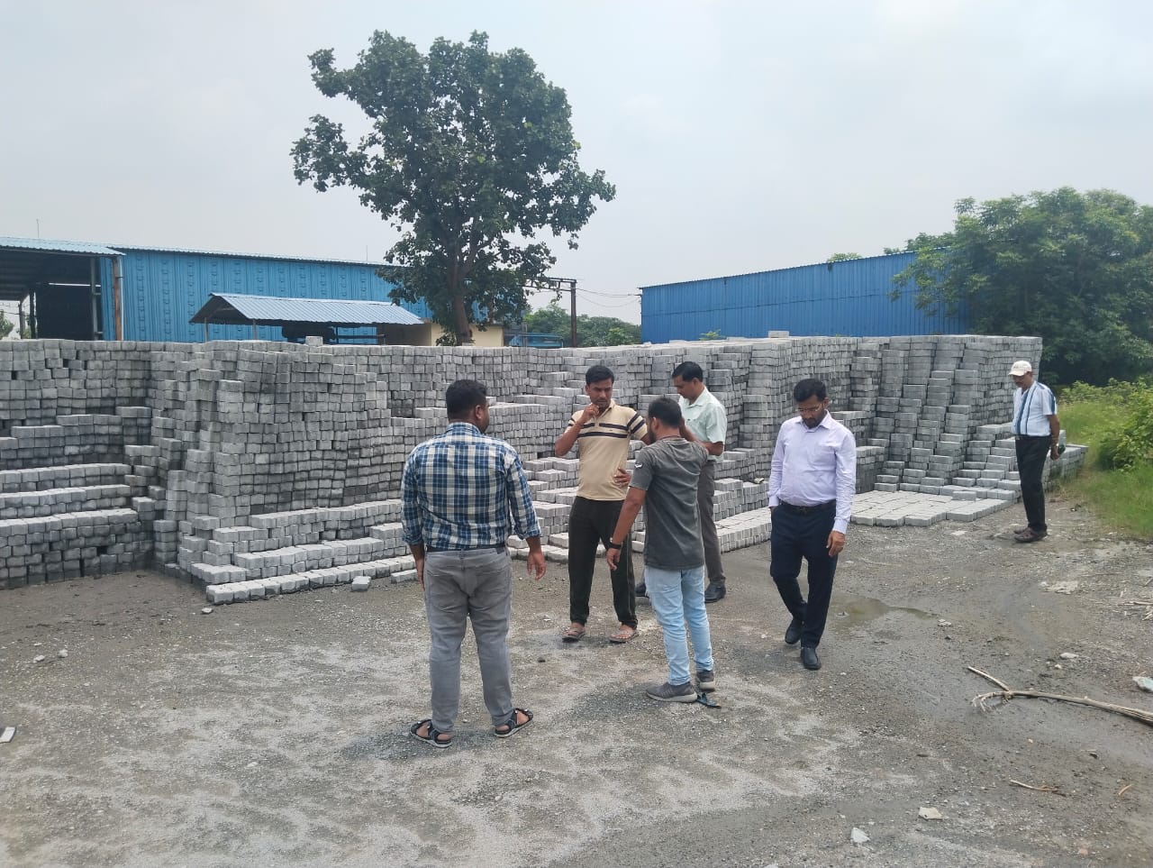 अब खत्म हो जाएगी धनबाद के अंडरपास सड़क की राजनीति, शक्तिशाली पेवर ब्लॉक बिछाने का काम आज ही से !