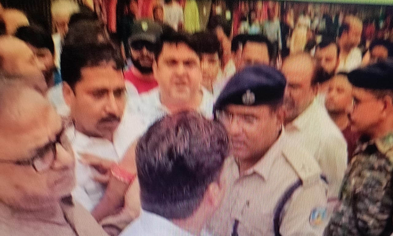 Dhanbad: दोस्त थे,पहले संगठन बदला तो विचार भी बदले,अब लड़ने -भिड़ने को कैसे हो जा रहे तैयार, पढ़िए