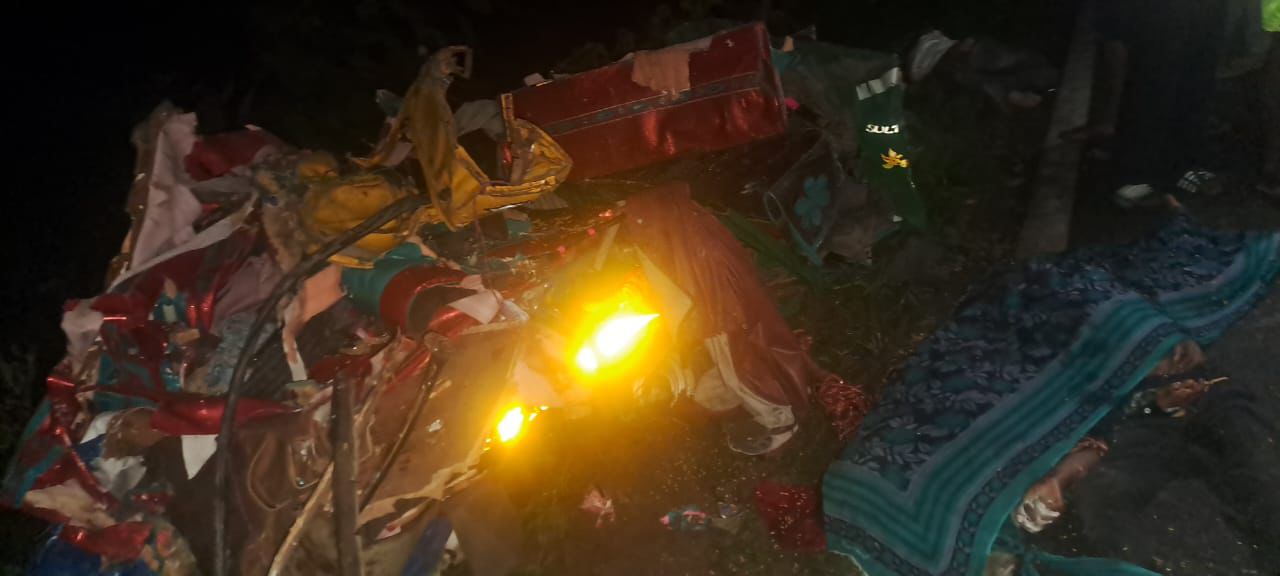 BIGBREAKING:रांची में दर्दनाक सड़क हादसा,ऑटो पर पलटा ट्रक,चार की मौत 