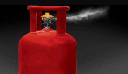 अगर लीक हो रहा है गैस सिलेंडर, तो बिना सोचे-समझे सबसे पहले करें ये काम, वरना हो सकती है बड़ी घटना