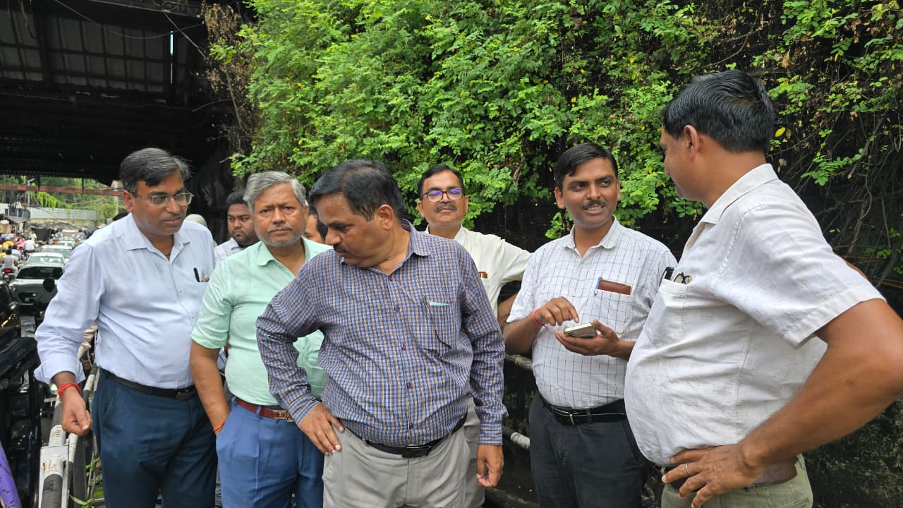धनबाद का गया पुल अंडरपास: नाले का पानी सड़क रिपेयरिंग में बन रहा बाधा लेकिन अब नहीं बनेगा, क्यों -पढ़िए