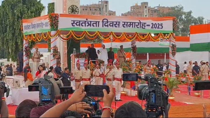 स्वतंत्रता दिवस पर नीतीश कुमार ने बिहार के युवाओं को दी बड़ी सौगात,1 करोड़ रोजगार और 7 नए मेडिकल कॉलेज खोलने का किया ऐलान