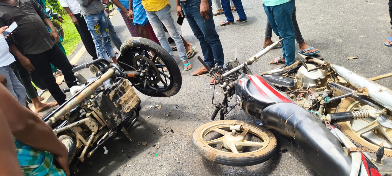 देवघर में दो बाइकों की भीषण टक्कर में दो की मौत, एक घायल, मरने वाले में मुखिया पुत्र भी  शामिल 
