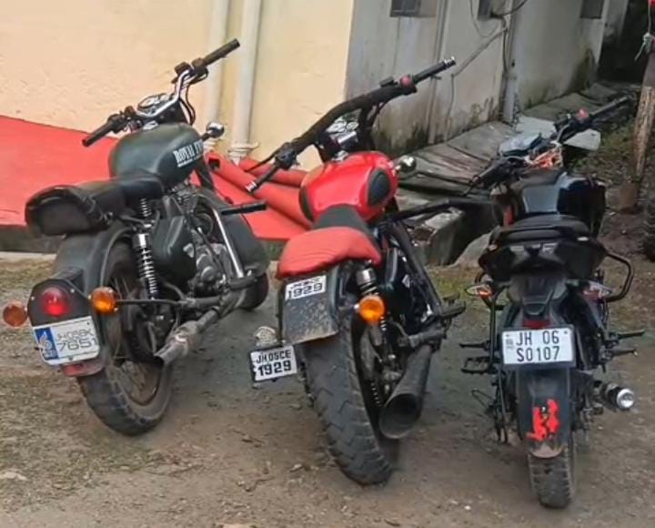 सरायकेला: स्वतंत्रता दिवस पर खरसावां में चलाया गया वाहन जांच अभियान, तीन बाइक जब्त