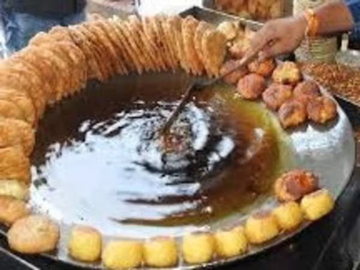 इस चाट वाले की करतूत कर देगी हैरान, गांजा -भांग की चटनी के साथ बेचता था आलू की टिक्की, जानिए कैसे धराया