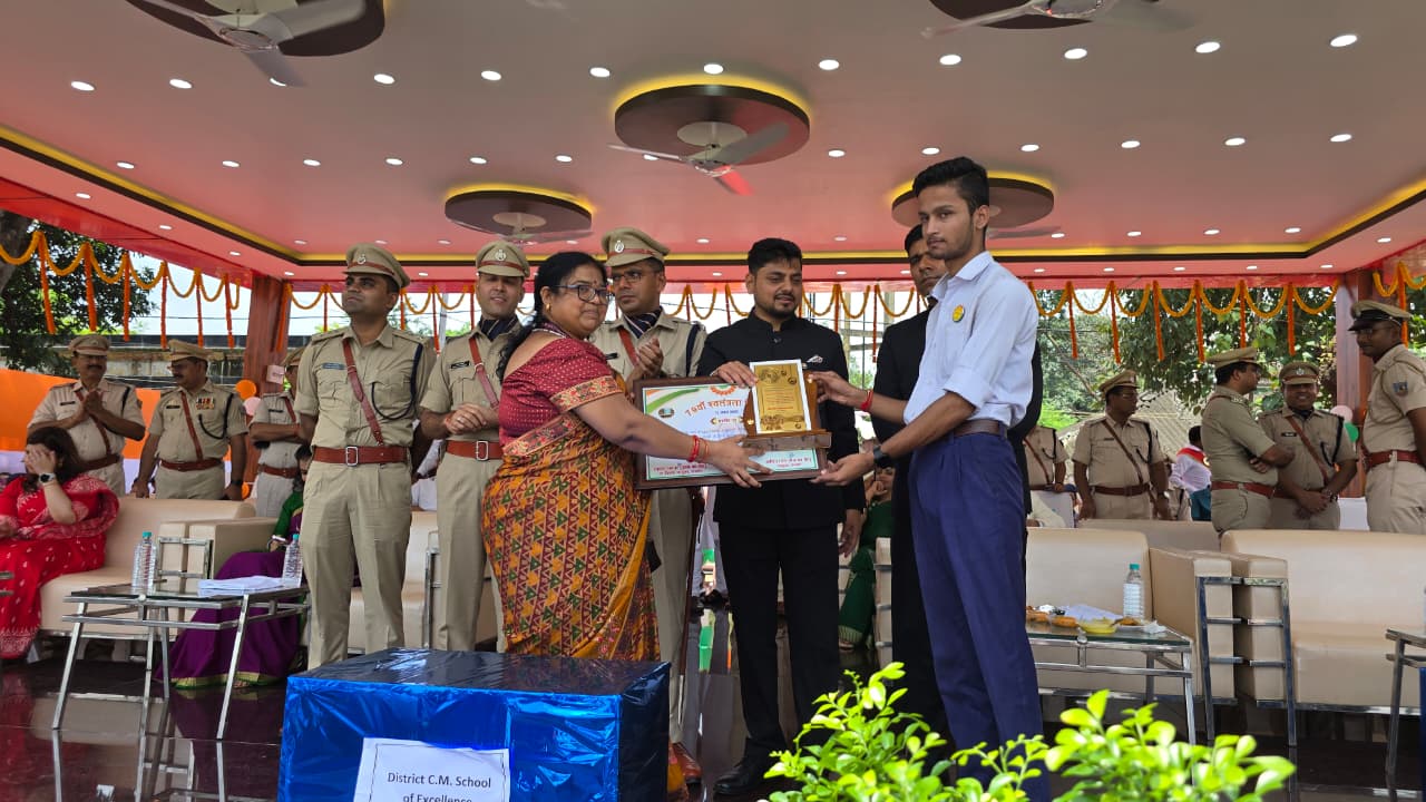 धनबाद के 5 उत्कृष्ट विद्यालयों को सम्मान, स्कूलों में खुशनुमा माहौल की डीसी ने की अपील