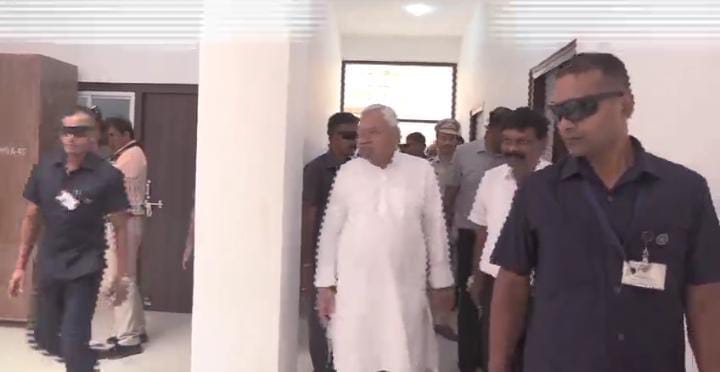 BIHAR:मुख्यमंत्री ने किया ललित नारायण मिश्र आर्थिक विकास एवं सामाजिक परिवर्तन संस्थान का  निरीक्षण,छात्र-छात्राओं से की बातचीत