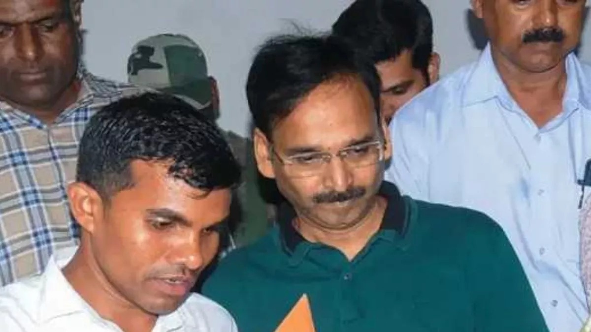 सीनियर आईएएस विनय चौबे को सशर्त जमानत ,सवाल -आखिर क्यों एसीबी समय पर दाखिल नहीं कर पाई चार्जशीट