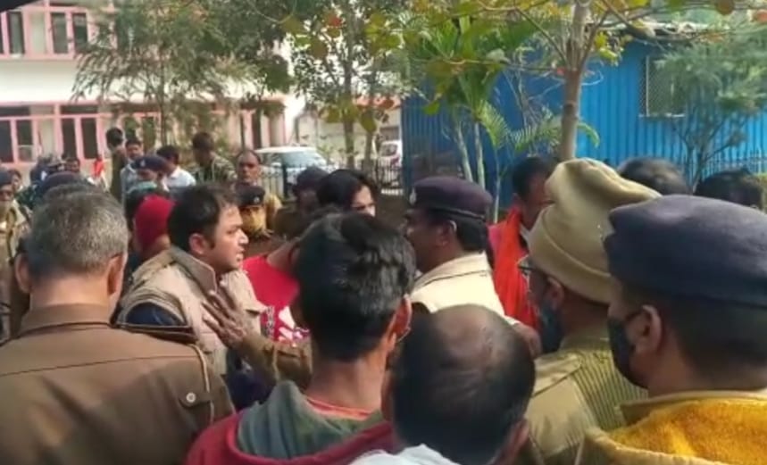 पटना सिटी में अतिक्रमण हटाने गए मजिस्ट्रेट की जमकर पिटाई, वीडियो हुआ वायरल  