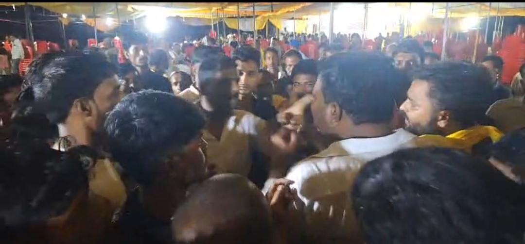 प्रशांत किशोर की सभा के बाद ड्राइवर ने रुपया न मिलने पर किया बवाल, मैनेजर के साथ की धक्का-मुक्की, Video Viral 