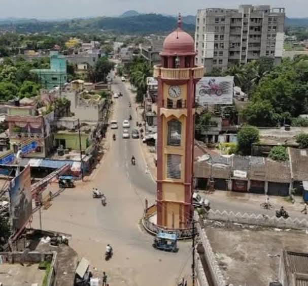 दुमका: अजूबा है दुधानी टॉवर चौक, इसके सामने GMT फेल, एक ही जगह बताएगा चार समय