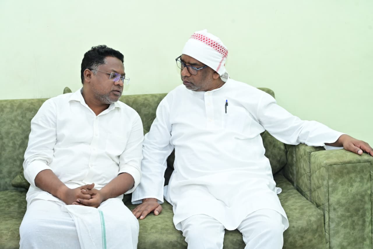 CM हेमंत और सोमेश में क्या हुई बात!चर्चा का बाजार हुई गर्म, रामदास सोरेन को श्रद्धांजलि के बाद सब कुछ हुआ तय !