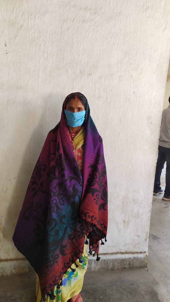 लेवी की रकम के साथ महिला माओवादी गिरफ्तार, पति फरार 