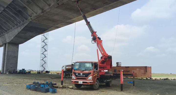 साहिबगंज में गंगा पुल निर्माण ने पकड़ी रफ्तार, पिलर पर गार्टर लगा ने का काम हुआ शुरू