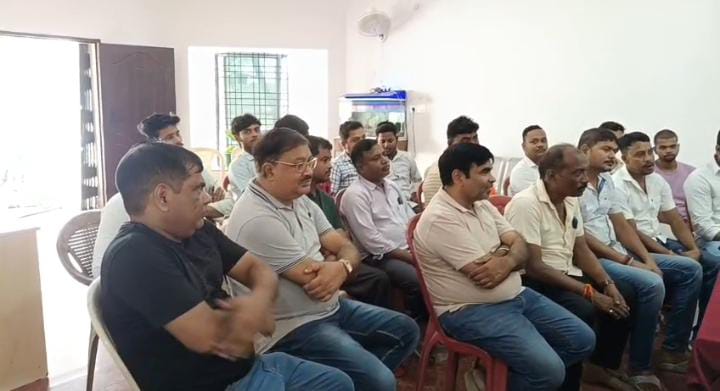 पाकुड़:हिरणपुर में पुलिस की बड़ी सख्ती, ज्वेलरी दुकानदारों और पेट्रोल पंप मालिकों को मिली अंतिम चेतावनी