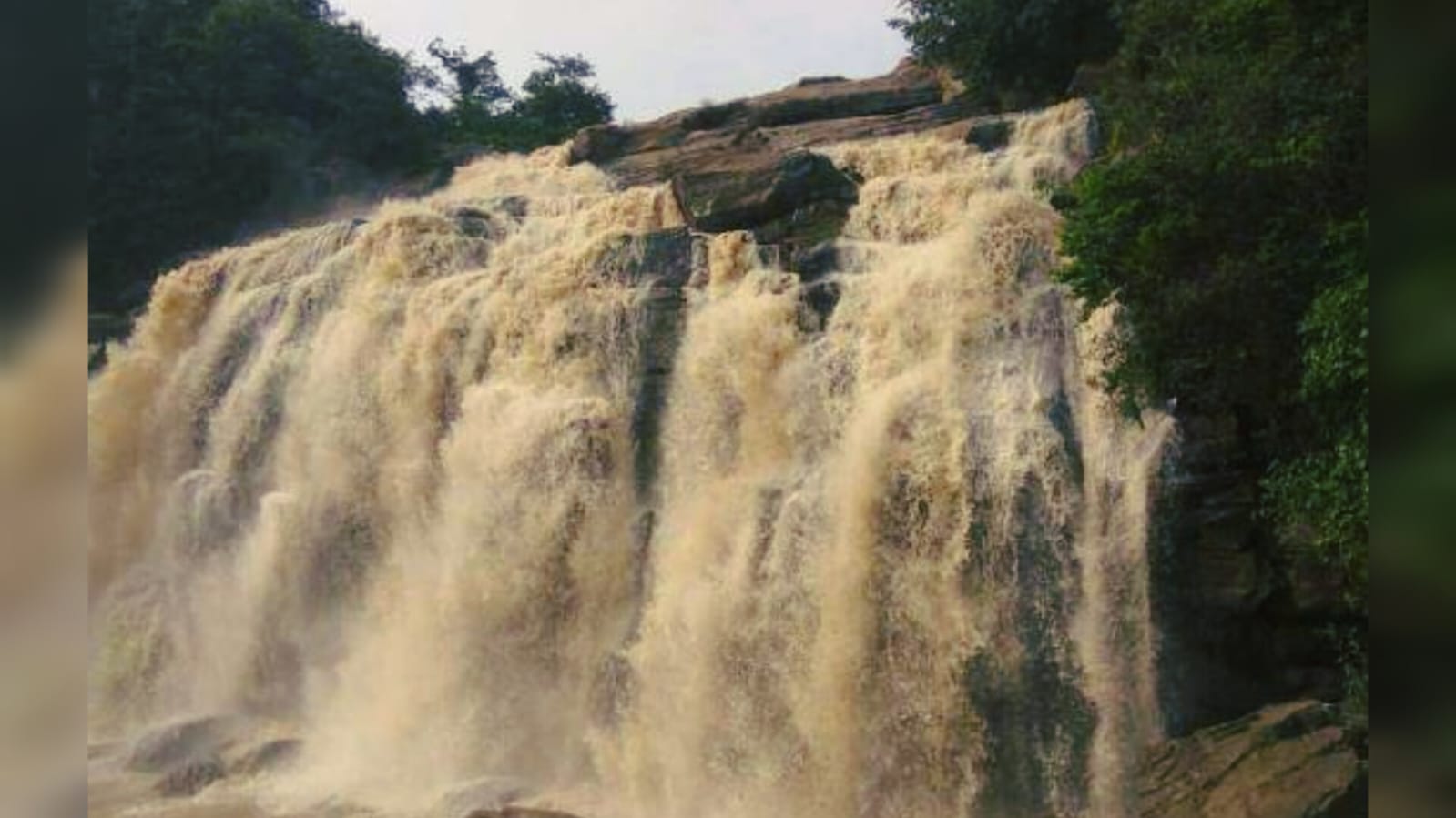 उफान पर झरने: हुंडरु, दशम व सीता फॉल पर खतरे की घंटी, प्रशासन ने दी सख्त चेतावनी