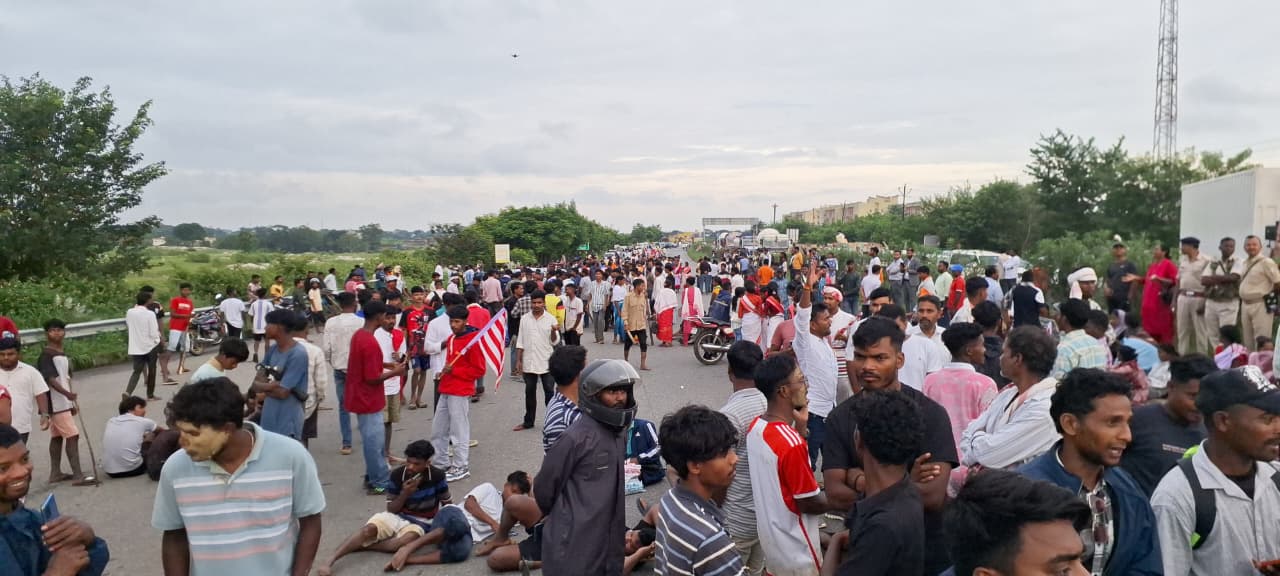 RIMS2 विवाद: जमकर हुआ बवाल, DSP, ADM समेत कई जवान घायल