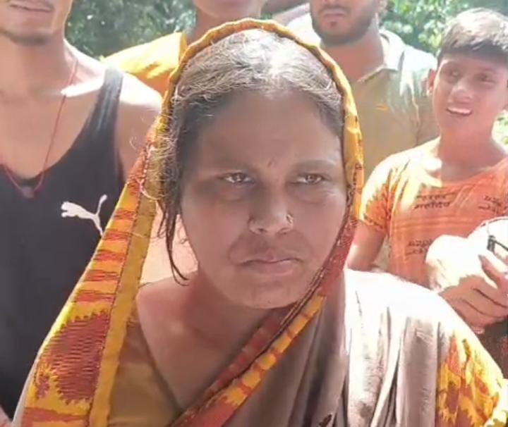 हमारी बेटी की हत्या हुई है...लकड़ी लाने खेत में गई थी बच्ची, फिर बगीचे में मिला शव, दुष्कर्म के बाद हत्या की जताई आशंका