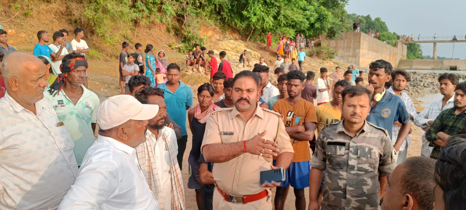 चार दोस्तों के डूबने की संभावना, एक का शव बरामद