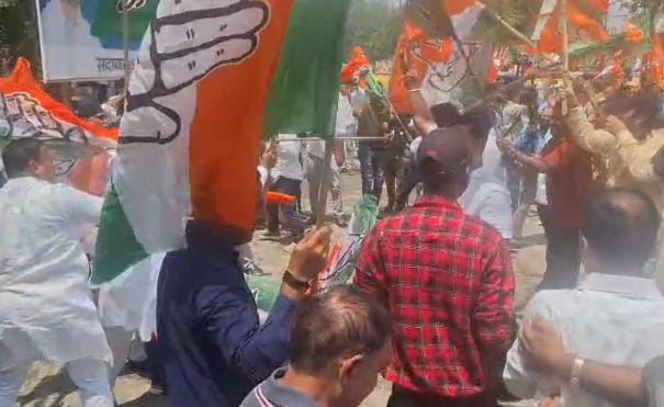 PM पर हुई अभद्र टिप्पणी को लेकर बीजेपी ने पटना मे कांग्रेस दफ़्तर के बाहर किया हंगामा, जमकर हुई मारपीट और पत्थरबाजी