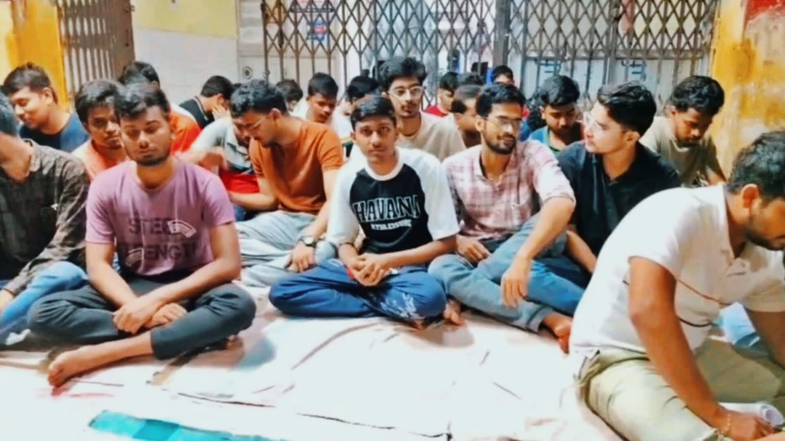 धनबाद के सबसे बड़े अस्पताल में बवाल : मरीज की मौत के बाद डॉक्टरों पर हमला, हड़ताल से ठप हुई सेवाएं