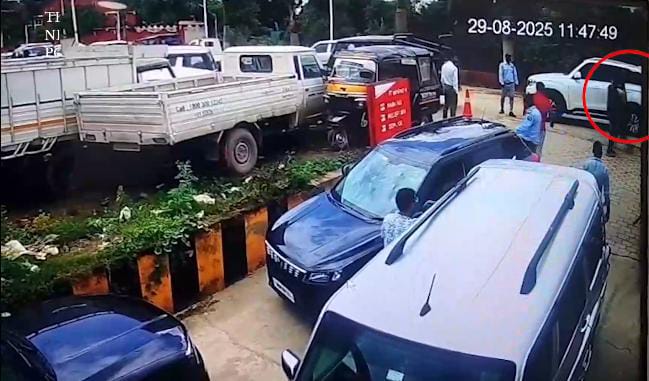 अपने कर्मचारियों के साथ गाली गलौज और मारपीट करता है राजद का ये जिलाध्यक्ष, वीडियो वायरल होने पर बवाल, देखिए-VIRAL VIDEO