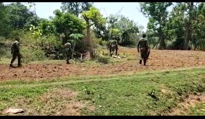 BIG BREAKING :  लोहरदगा में लगातार दूसरे दिन भी आईईडी बम विस्फोट, एक जवान घायल