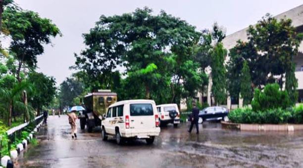 Weather Alert:झारखंड में फिर मानसून ने पकड़ी रफ्तार,सरायकेला में देर रात से लगातार हो रही है बारिश, पढ़े आज का हाल