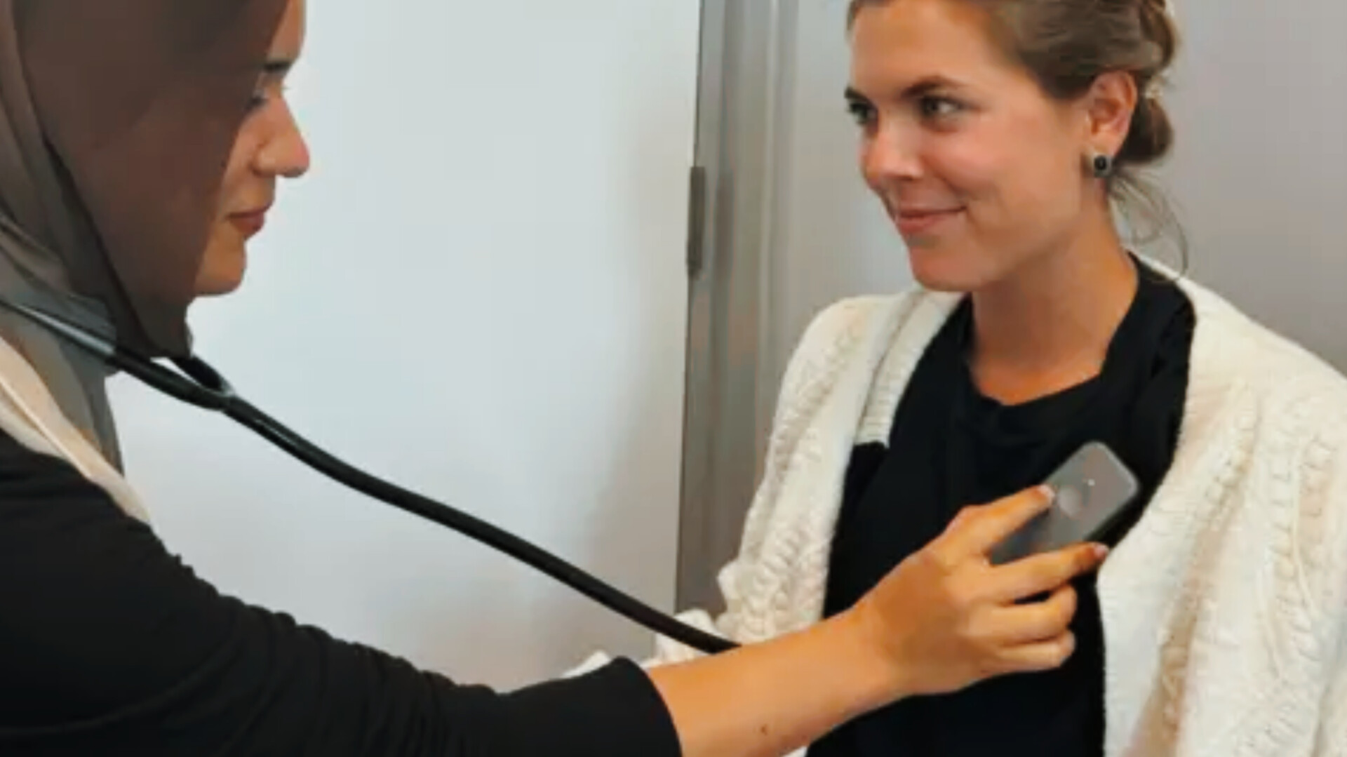 वाह रे टेक्नोलॉजी! अब नहीं कराने होंगे महंगे टेस्ट, AI स्टेथोस्कोप से 15 सेकंड में चल जाएगा इन तीन जानलेवा बीमारियों का पता