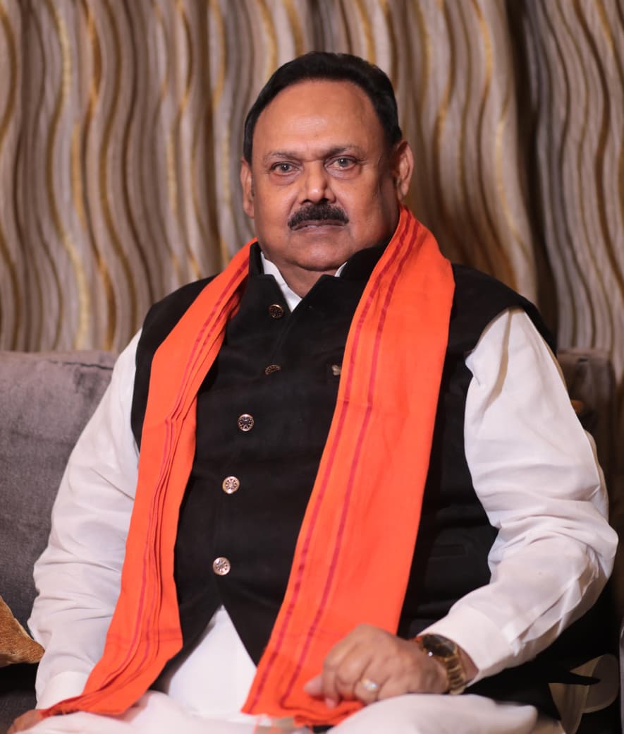 पलामू में यूरिया संकट ने किसानों का हाल बेहाल, कालाबाज़ारी और प्रशासन की चुप्पी पर पूर्व मंत्री कमलेश सिंह ने उठाए गंभीर सवाल