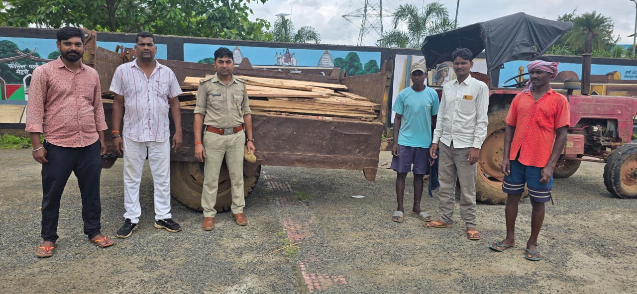 साहिबगंज में वन विभाग की बड़ी कार्रवाई, 110 पीस सिलपत सहित ट्रैक्टर जब्त