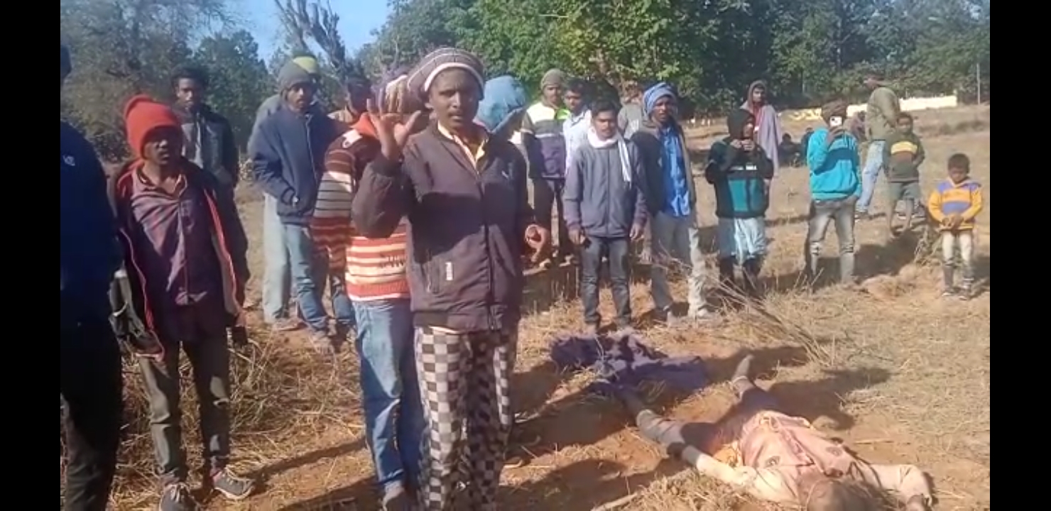 चंदवा में जंगली  हाथी ने महिला को कुचल कर मार डाला , गजराज के आतंक से दहशत में ग्रामीण